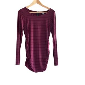 A pea in a pod maternity burgundy and black long sleeve shirt size small.